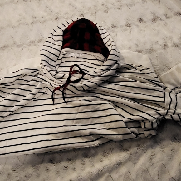 Bundle of 3 sweatshirts great condition all from Maurices - Picture 5 of 8